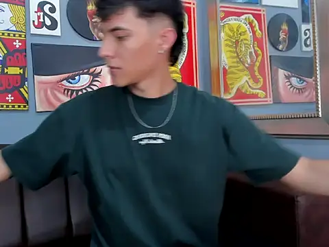 Snapshot of AronTawers chatting on February 2026 09:04:01 PM AronTawers online show from February 2026 09:04:01 PM