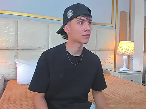 Snapshot of AronTawers chatting on March 2026 07:16:02 PM AronTawers online show from March 2026 07:16:02 PM