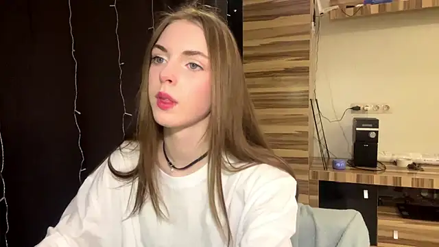 Snapshot of PollyDream chatting on February 2026 04:16:02 PM PollyDream online show from February 2026 04:16:02 PM