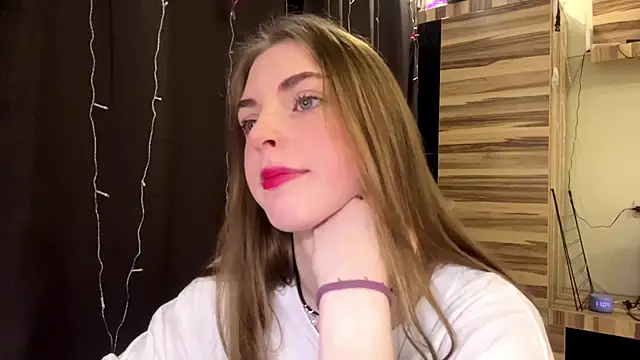 Snapshot of PollyDream chatting on February 2026 08:04:01 AM PollyDream online show from February 2026 08:04:01 AM