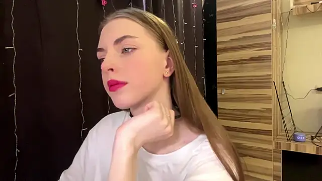 Snapshot of PollyDream chatting on March 2026 09:11:02 AM PollyDream online show from March 2026 09:11:02 AM