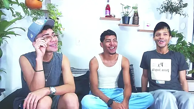 Snapshot of Lunar_Boys chatting on February 2026 06:08:01 PM Lunar Boys online show from February 2026 06:08:01 PM