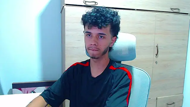 axeldarkk online show from February 2026 11:24:02 PM