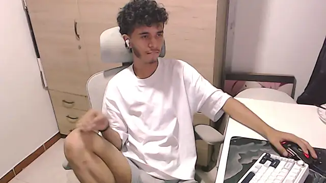 axeldarkk online show from March 2026 07:21:02 PM