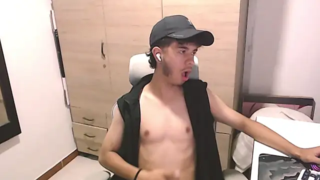 axeldarkk online show from March 2026 07:30:01 PM