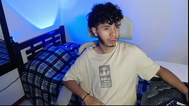 axeldarkk online show from April 2026 07:26:02 PM