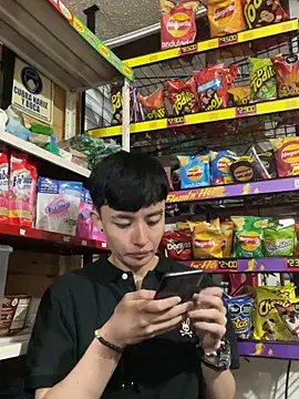 Snapshot of Tomnico_19 chatting on February 2026 05:33:01 PM Tomnico 19 online show from February 2026 05:33:01 PM