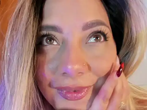 FoxxySweet online show from April 2026 02:23:01 PM