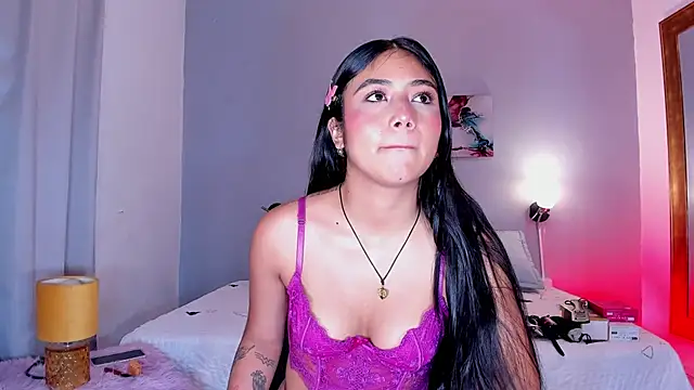 KimTaylorW online show from April 2026 08:20:01 PM