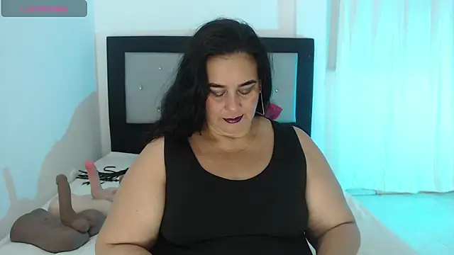 Sharlot curvy online show from March 2026 12:33:01 PM