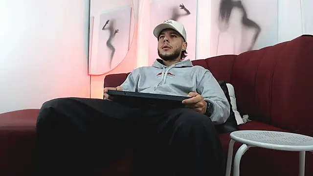 Snapshot of luxesmith chatting on February 2026 02:33:01 AM luxesmith online show from February 2026 02:33:01 AM