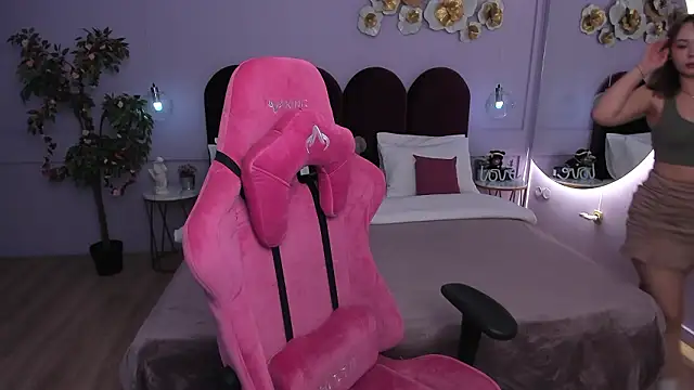 ElaraVance online show from March 2026 05:04:02 AM