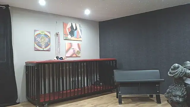 Snapshot of meesteresTirza chatting on March 2026 12:51:02 PM meesteresTirza online show from March 2026 12:51:02 PM