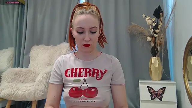 Snapshot of EmberLuna_ chatting on March 2026 06:58:01 AM EmberLuna online show from March 2026 06:58:01 AM