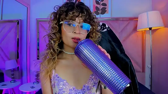 emilyjonesss  online show from February 2026 07:56:01 PM