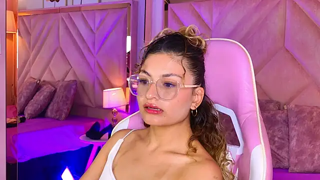 emilyjonesss  online show from April 2026 08:25:02 PM