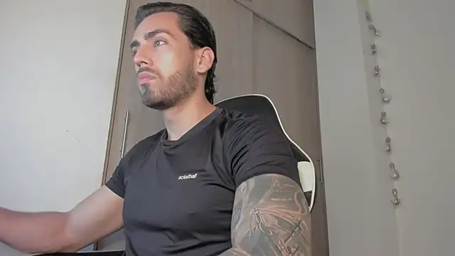 Axel  Blaze online show from April 2026 12:21:01 PM