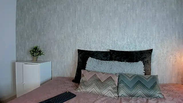 Lore evans online show from March 2026 12:26:01 AM