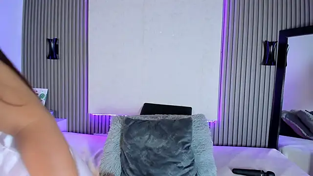 Lore evans online show from April 2026 11:05:02 PM