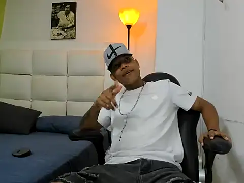 Snapshot of emanuel_23cm chatting on February 2026 02:23:01 AM emanuel 23cm online show from February 2026 02:23:01 AM