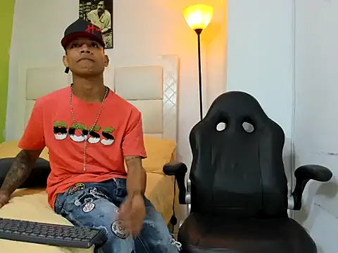 Snapshot of emanuel_23cm chatting on March 2026 01:40:02 AM emanuel 23cm online show from March 2026 01:40:02 AM