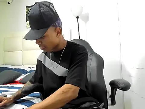 Snapshot of emanuel_23cm chatting on March 2026 02:39:02 AM emanuel 23cm online show from March 2026 02:39:02 AM