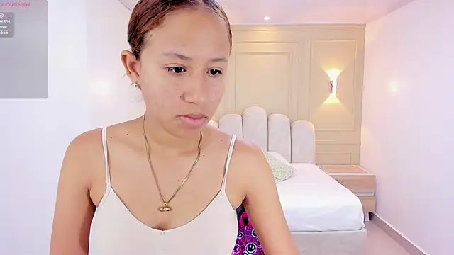 LESLYSIMPSON online show from May 2026 07:33:01 PM