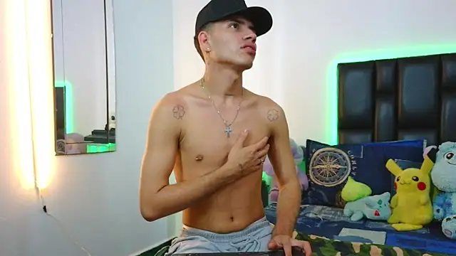 Snapshot of Dereek_Hot chatting on May 2026 06:55:02 AM Dereek Hot online show from May 2026 06:55:02 AM