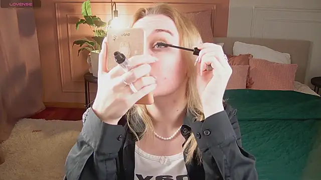 Glow Margo online show from April 2026 01:05:01 AM