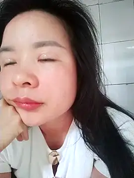 Ivy Trix2 online show from March 2026 02:04:01 AM