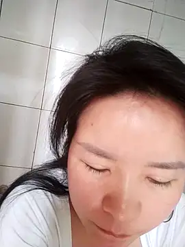 Ivy Trix2 online show from March 2026 02:04:01 AM