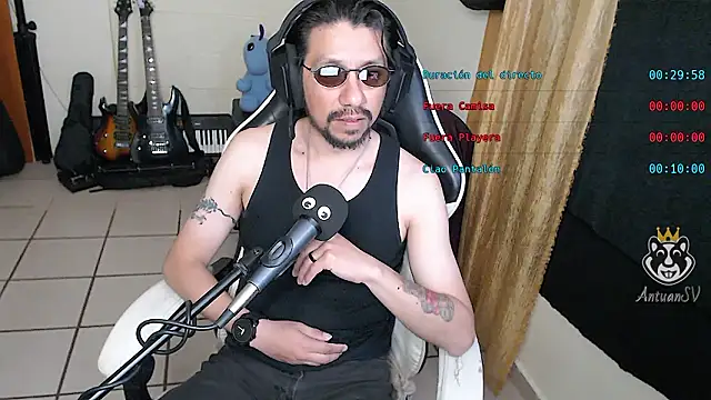 Snapshot of AntuanSV chatting on March 2026 05:44:01 AM AntuanSV online show from March 2026 05:44:01 AM