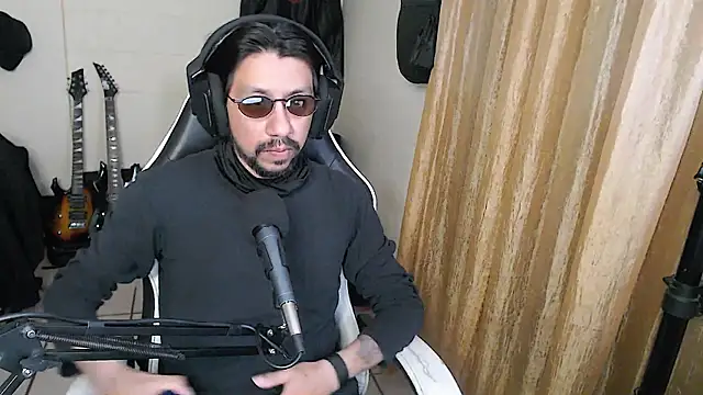 Snapshot of AntuanSV chatting on March 2026 03:50:01 AM AntuanSV online show from March 2026 03:50:01 AM