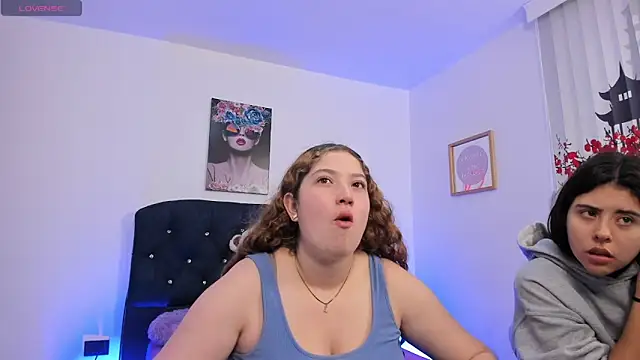 valeria and zoe online show from March 2026 05:52:02 PM