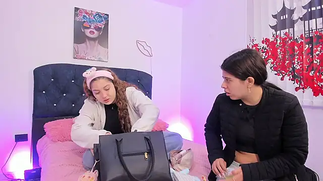 valeria and zoe online show from April 2026 02:11:01 PM