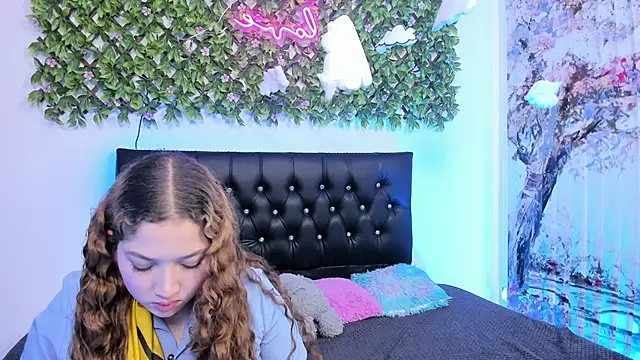 valeria and zoe online show from April 2026 02:34:01 PM