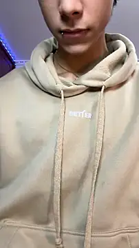 Snapshot of DiamondEssence chatting on March 2026 11:22:02 PM DiamondEssence online show from March 2026 11:22:02 PM