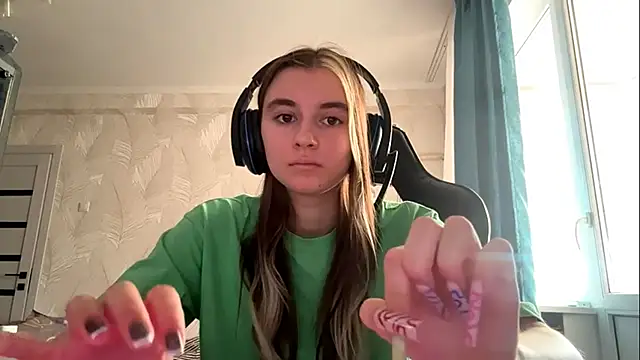 Snapshot of PluralPalaver chatting on March 2026 06:14:01 AM PluralPalaver online show from March 2026 06:14:01 AM