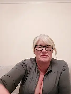 FlirtyFleur-x online show from April 2026 07:55:01 PM