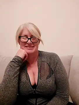 FlirtyFleur-x online show from April 2026 09:50:02 PM