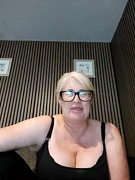 FlirtyFleur-x online show from June 2026 12:53:01 PM