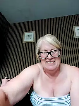 FlirtyFleur-x online show from June 2026 08:37:01 AM
