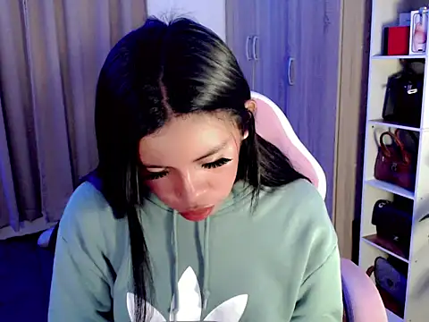 Maxinelove1 online show from June 2026 02:56:02 PM