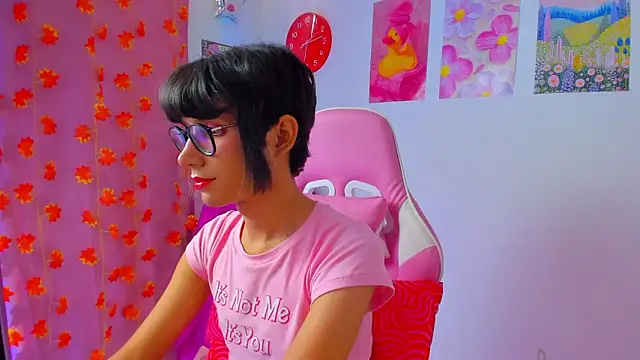 Madeline 21 online show from April 2026 12:10:01 PM