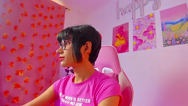 Madeline 21 online show from April 2026 12:20:02 PM