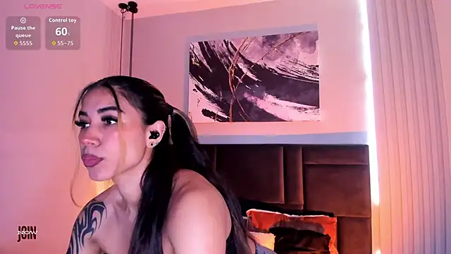 Snapshot of Raven_Dooll chatting on July 2026 01:37:01 PM Raven Dooll online show from July 2026 01:37:01 PM