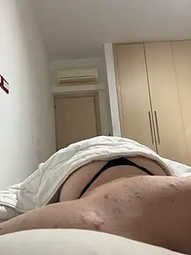 GloriaKariolaki online show from April 2026 04:33:01 PM