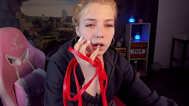 RosaFowler online show from March 2026 09:42:01 AM