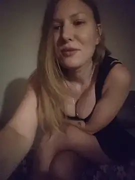 Snapshot of August_Shine chatting on June 2026 05:18:01 PM August Shine online show from June 2026 05:18:01 PM