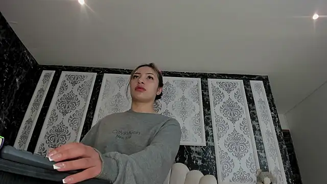 Snapshot of AngelinaAustin chatting on April 2026 01:06:01 PM AngelinaAustin online show from April 2026 01:06:01 PM